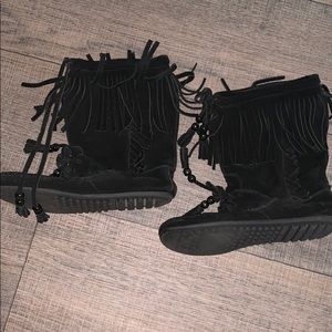 Minnetonka Moccasin Boots